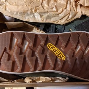 Keen boots/high top shoes